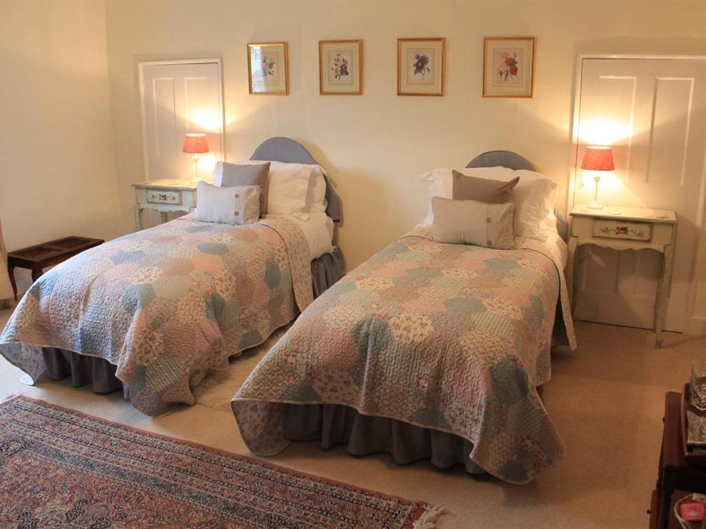 Church Farmhouse B & B Kennett Eksteriør billede