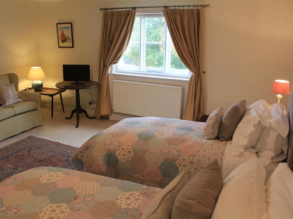 Church Farmhouse B & B Kennett Eksteriør billede